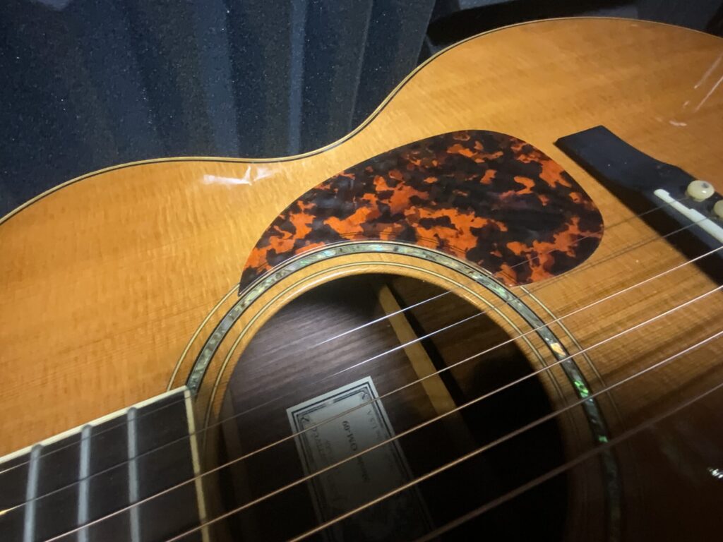 Larrivée OM-09 ― クラシックなオーケストラモデルが奏でる上質な