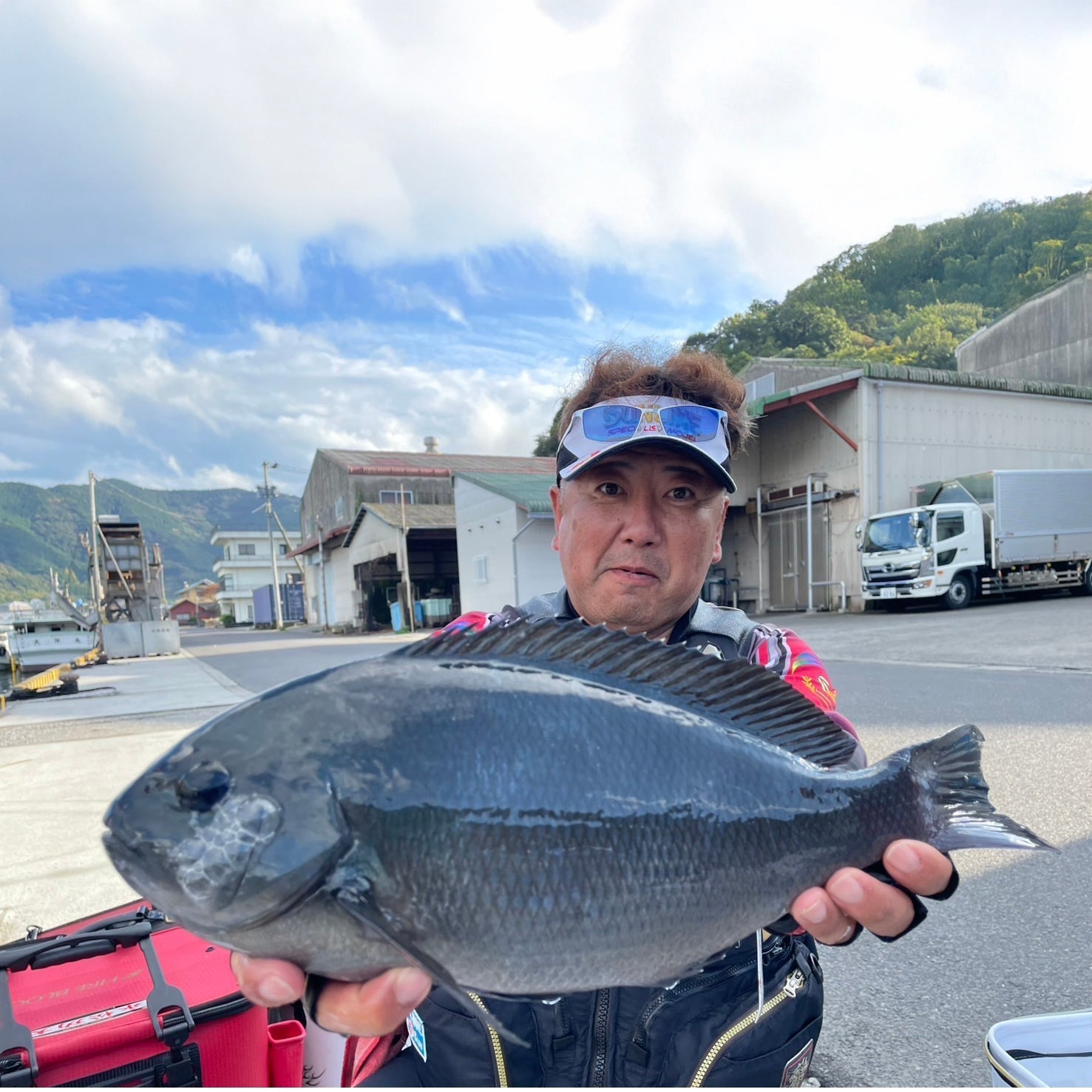 最近好釣と噂の鶴見へ巨グレを求めて」髙橋 – 釣りエサの総合メーカー