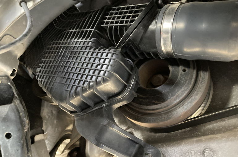 E12ノート エンストする（スーパーチャージャーダクト交換）