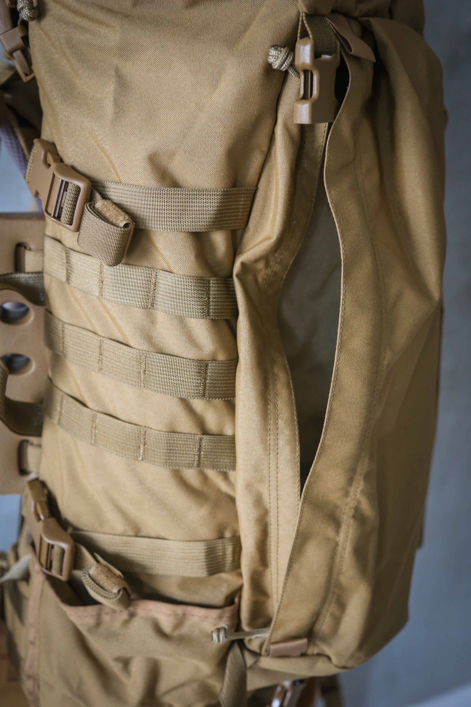 Mystery Ranch SATL in Coyote – HitchHikers SG