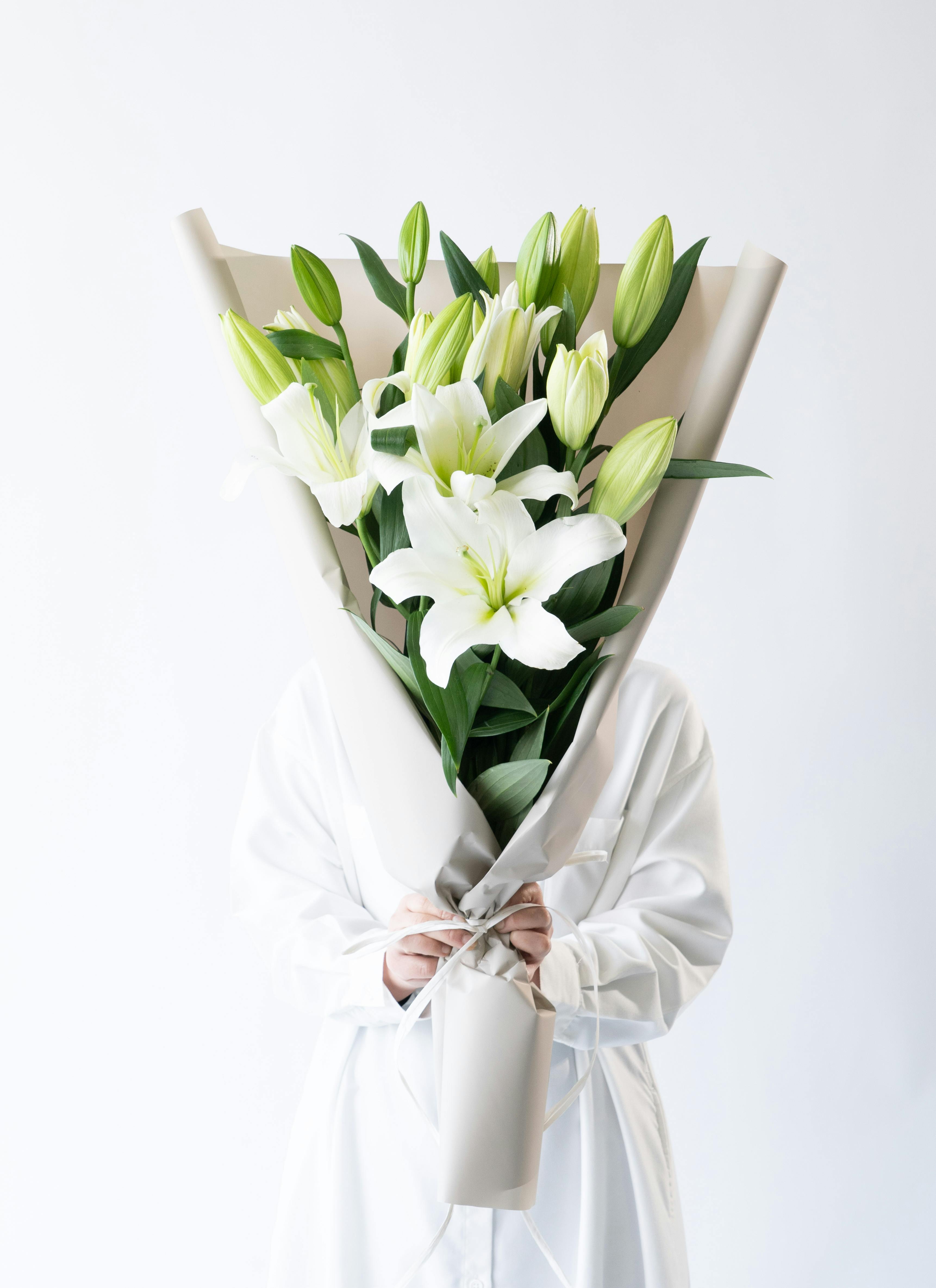 ユリの花束・ブーケ | 花束ならHitoHana（ひとはな）