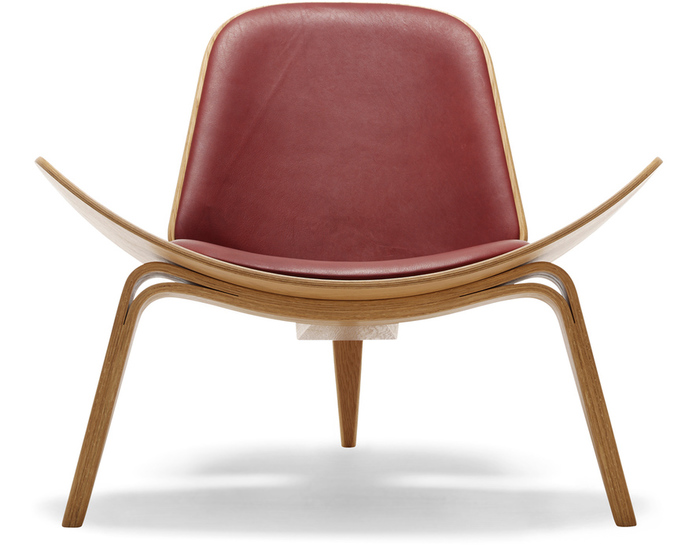 Hans Wegner CH07 Lounge Chair for Carl Hansen | hive