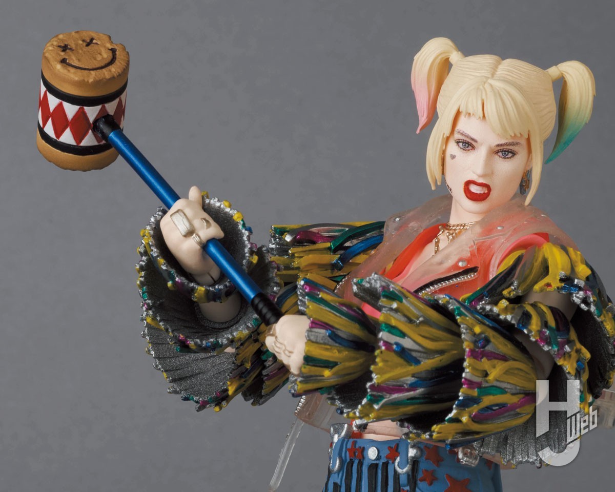 MAFEXにクリアージャケット版ハーレイ・クイン登場 – Hobby JAPAN Web