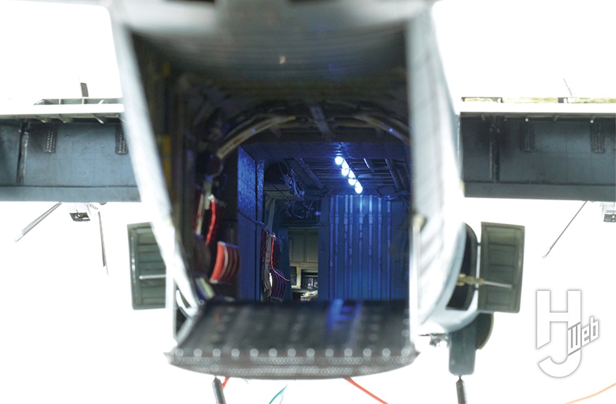 軍用輸送機「C-130J-30」の最新キットをとことん遊び倒す！【ズベズダ