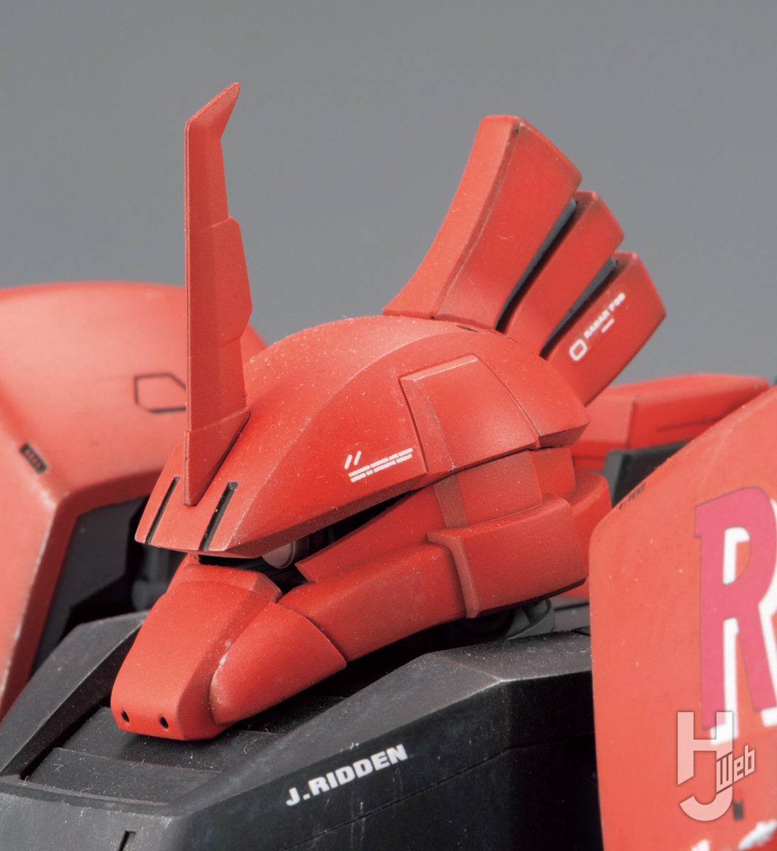 待望のMGジョニー・ライデン専用ゲルググを1/144の箱絵テイストに