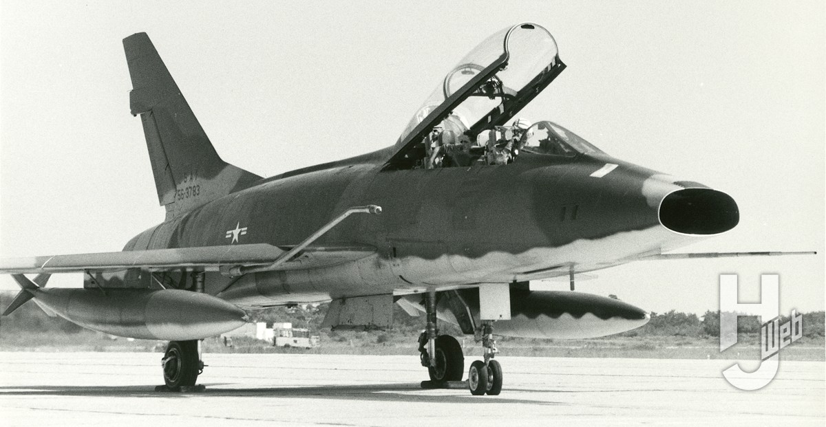 実機写真とともに見るセンチュリーシリーズ「F-100 スーパーセイバー