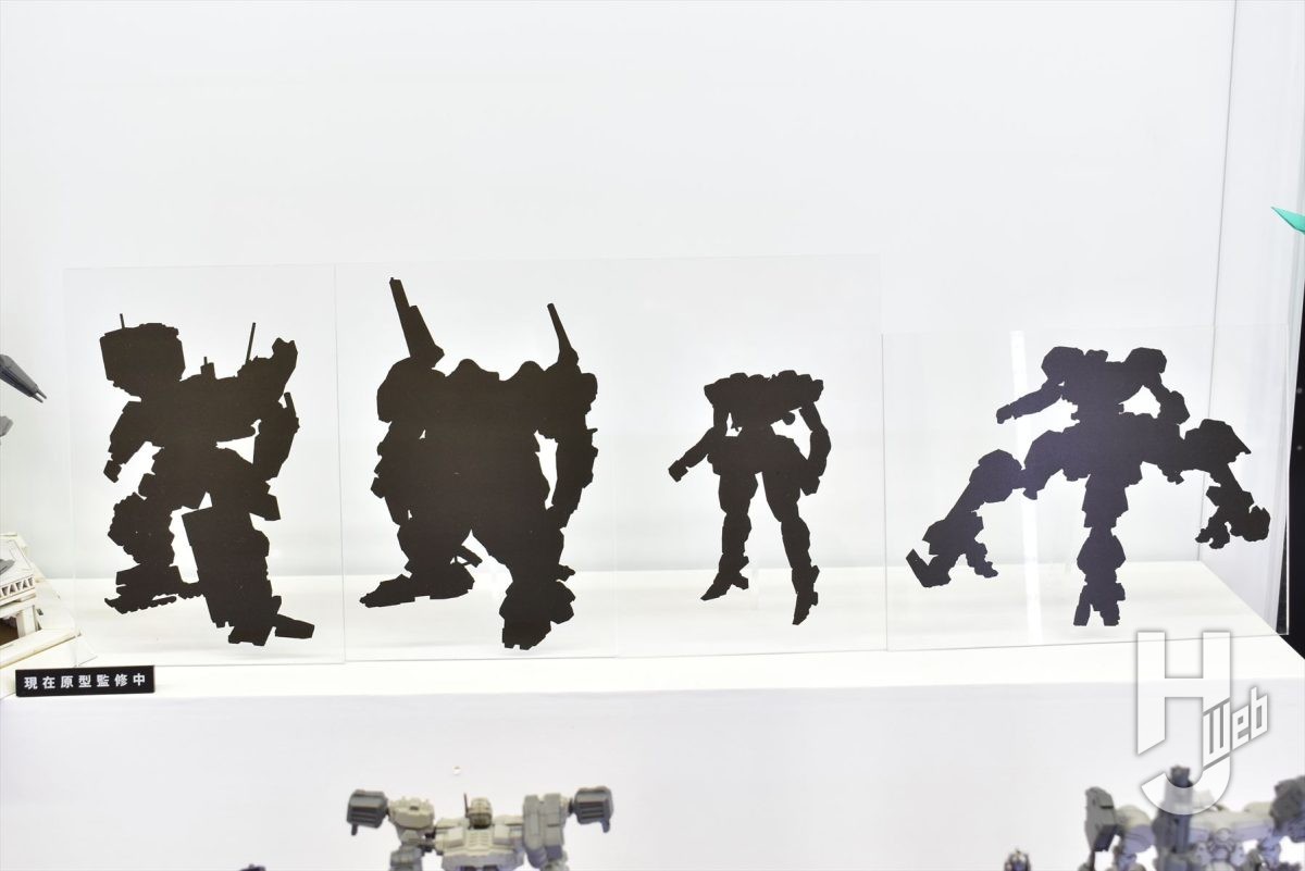 ストラクチャーアーツ アーマード・コア「vol.1」「vol.2」の8体が展示