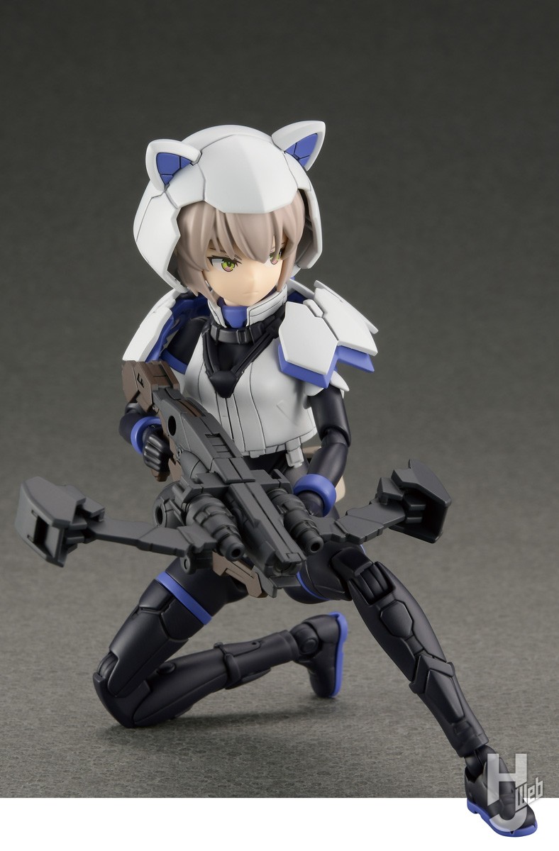 30MS ニャレンティ＝ニャボロ」をバイクで旅するライダー風に