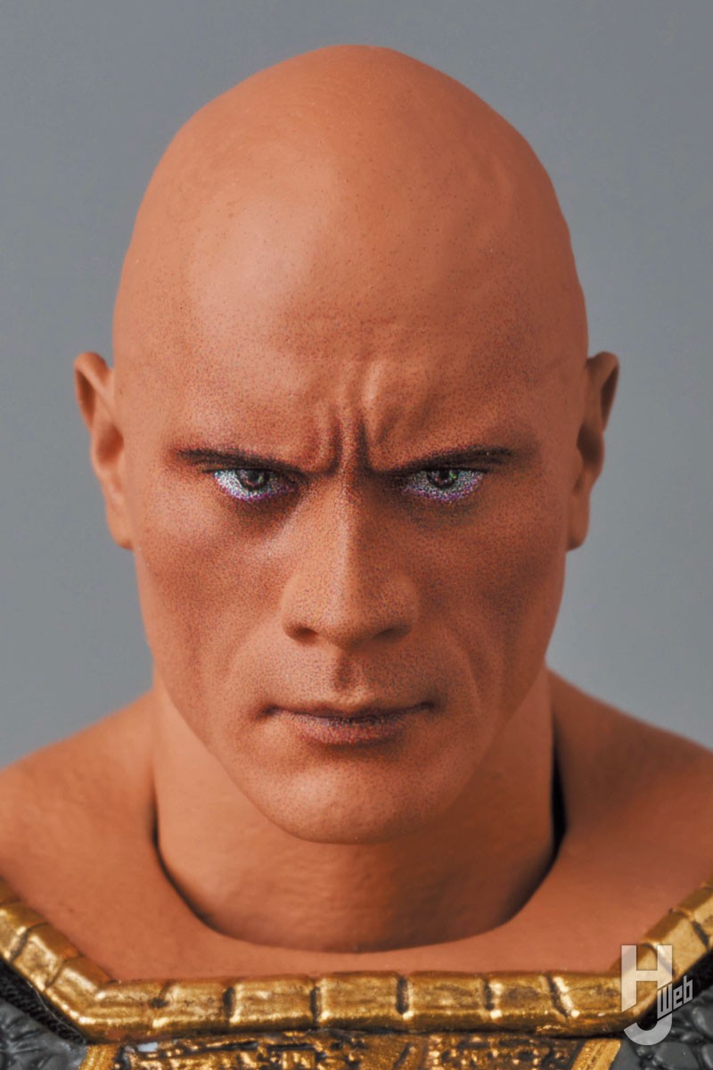 ブラックアダム』主人公が最終決戦時のゴールドスーツ姿で発売決定