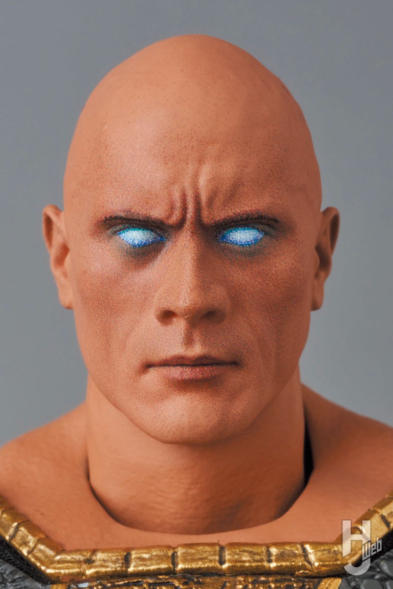 ブラックアダム』主人公が最終決戦時のゴールドスーツ姿で発売決定