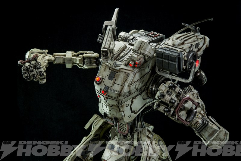 threezeroから、『TITANFALL』からストライダーのIMCカラー版が