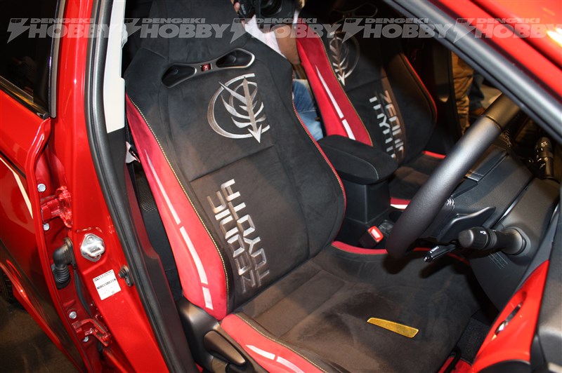 シャアの新作映像も！「シャア専用オーリスII」市販開始！ 発表会に