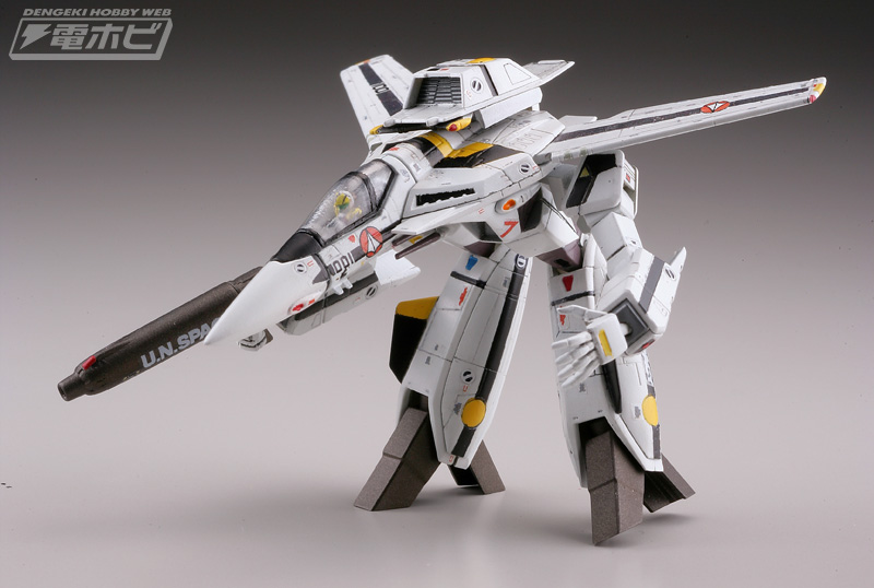 組み立てるだけでカッコいいVF-1が完成！トミーテックの「技MIX