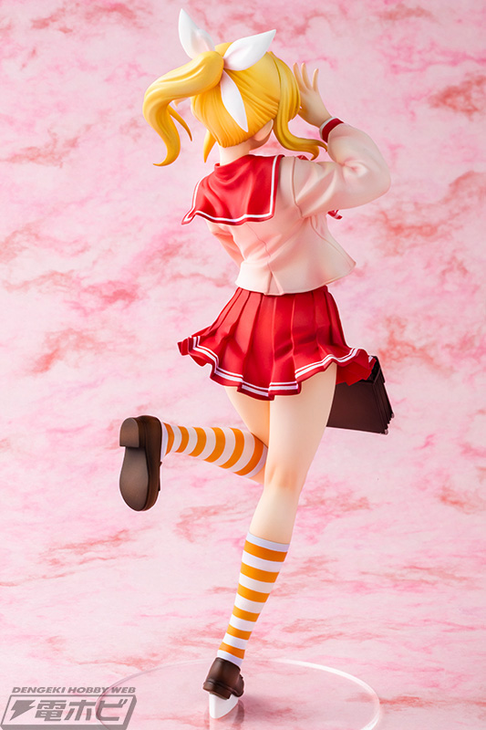 チャーミングな笑顔が魅力！『ToHeart』宮内レミィがおなじみの制服姿