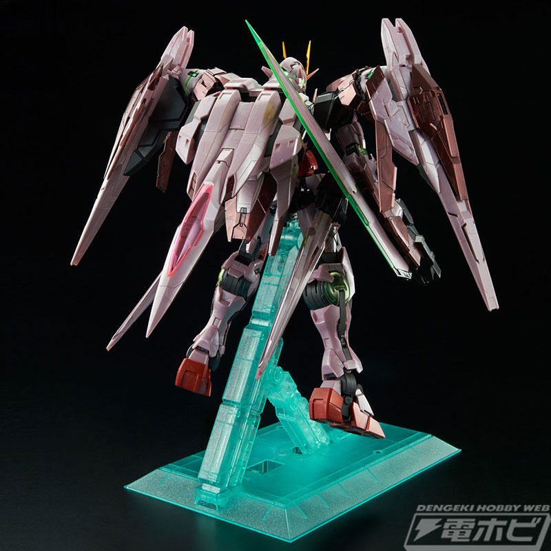 機動戦士ガンダム00』のガンプラ「PG 1/60 トランザムライザー」と「PG