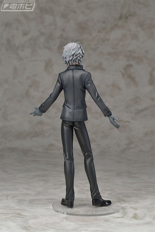 新世紀エヴァンゲリオン』コート姿で微笑む貞本義行コミック版の渚