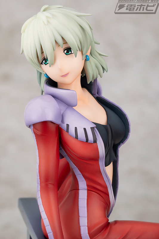 機動戦士ガンダム第08MS小隊』アイナ・サハリンがノーマルスーツをは