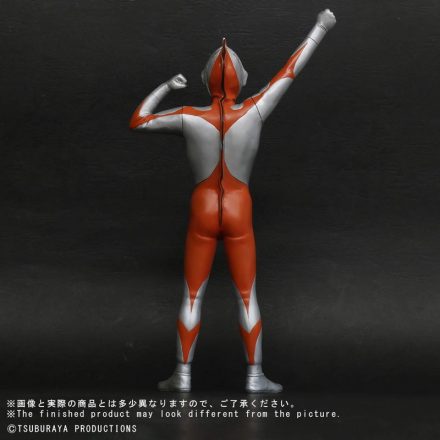 ウルトラマン（Aタイプ）が登場ポーズでエクスプラスの「大怪獣