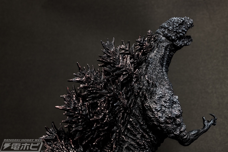 日比谷ゴジラスクエアの守護神「ゴジラ像」を立体化した東宝30cm
