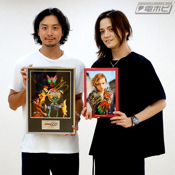 仮面ライダーオーズ/OOO』が豪華フォトフレームパネル「ライダー