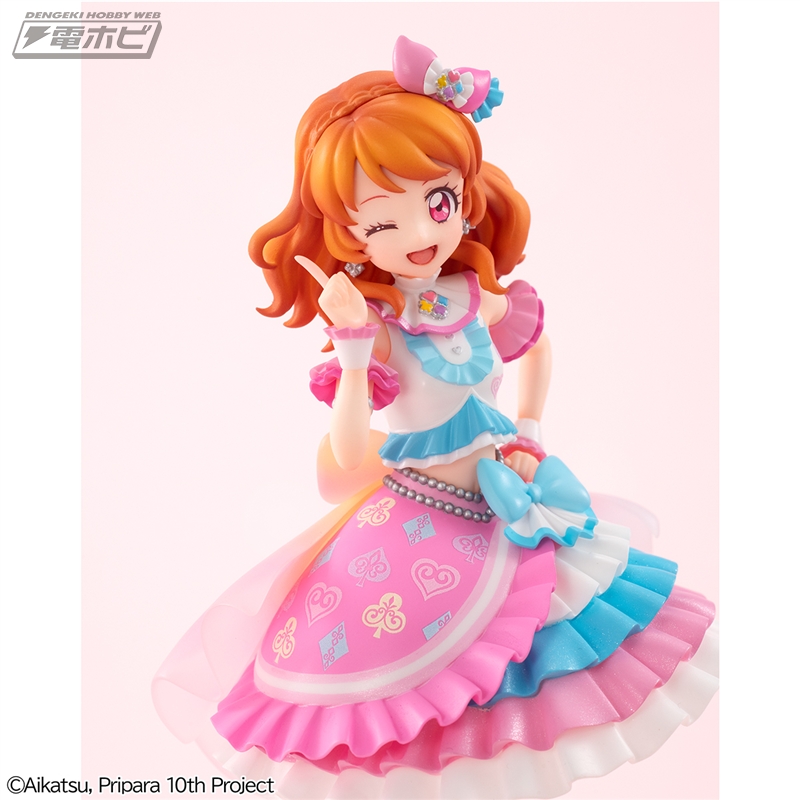 アイカツ！×プリパラ THE MOVIE』スターパラダイスコーデを身にまとっ