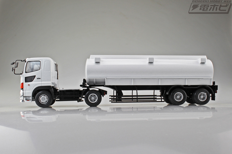 大型トラック「日野 プロフィア SH タンクローリー」の1/32スケール
