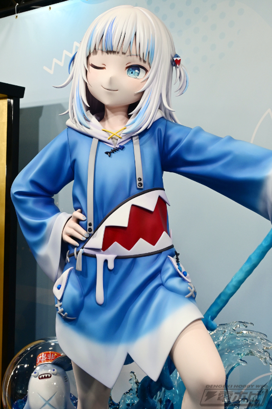 ホロライブ』等身大の兎田ぺこら＆がうる・ぐらがお出迎え！初展示の