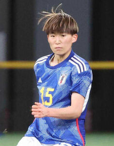 蹴り方をマネられたら」20歳なでしこMF・藤野あおば、16歳の