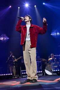 松下洸平、自身最大規模の全国ツアーが開幕！“R＆B満載”のライブで