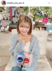 宇野実彩子、番組オフショットであざと可愛いポーズを披露 「うの