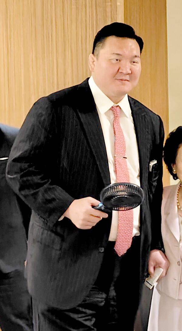 元横綱・白鵬の宮城野親方、定年の師匠のパーティーに出席 協会退職