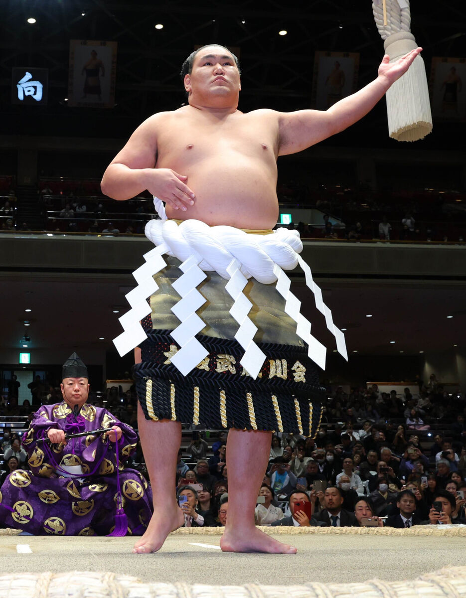 新横綱・豊昇龍 雲竜型の所作を間違えるハプニング「まだまだ勉強