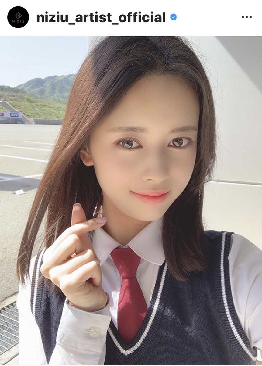 NiziU」リマの制服姿が反響 「この高校どこ？ 入学金8億払うから