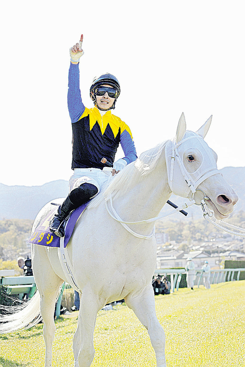 桜花賞 競馬のミカタ】ぬいぐるみが売り切れ…ソダシは実力と見た目を