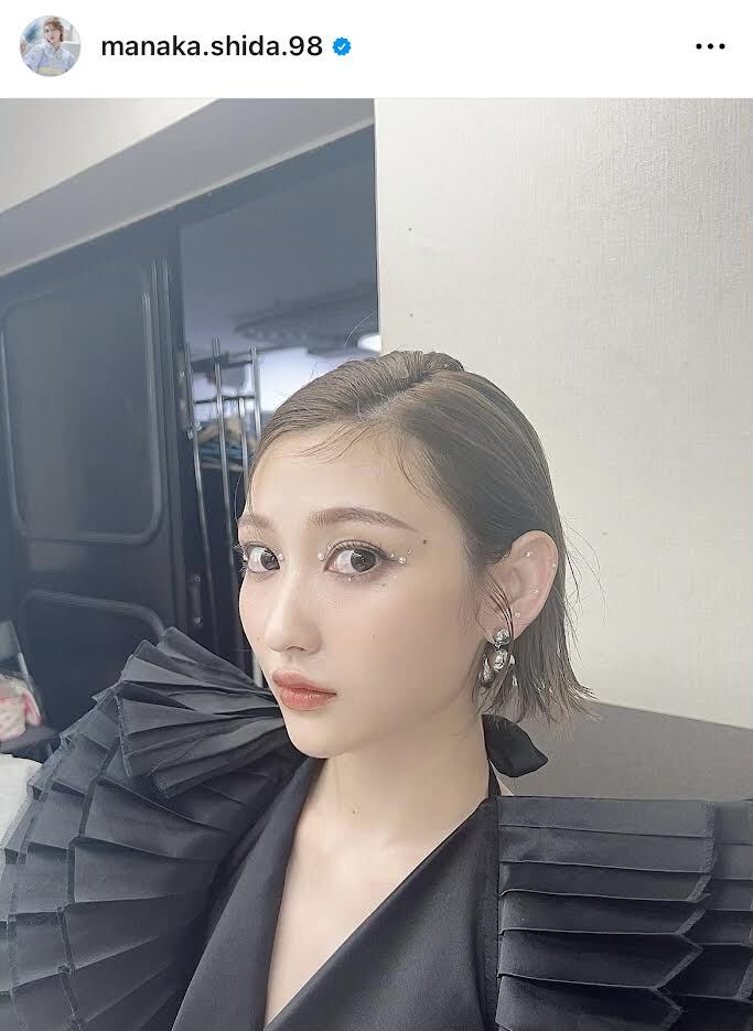 キャバ嬢に転身した元「欅坂46」志田愛佳、美脚＆美背中全開の