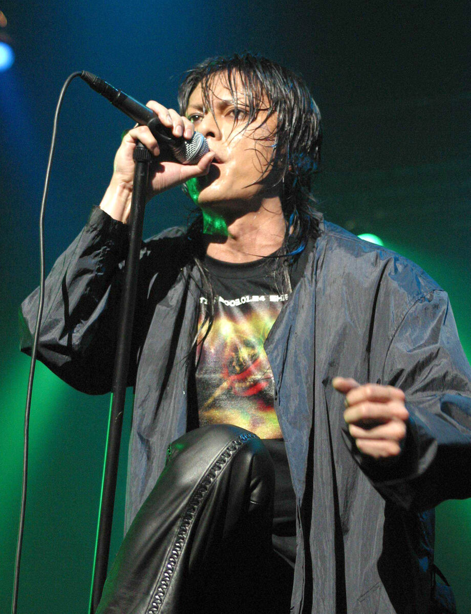 BUCK―TICK」櫻井敦司さん、脳幹出血で急死 ライブ中に転倒