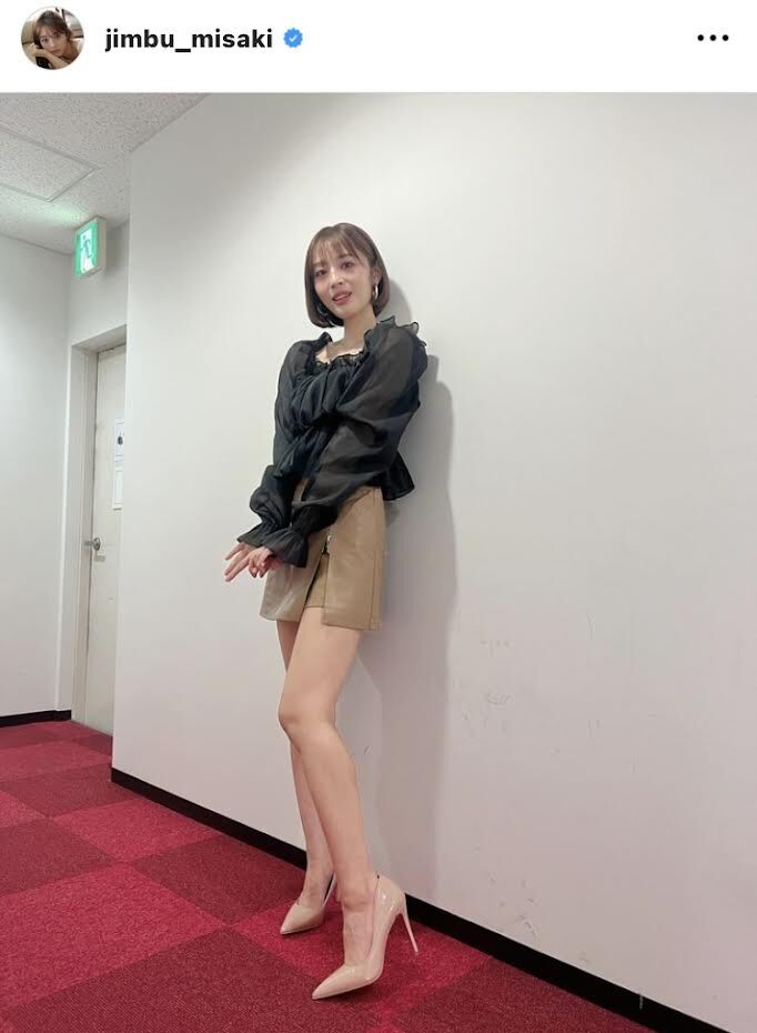 脚ながっ」神部美咲、シースルー×ミニスカートの美脚全開コーデ披露