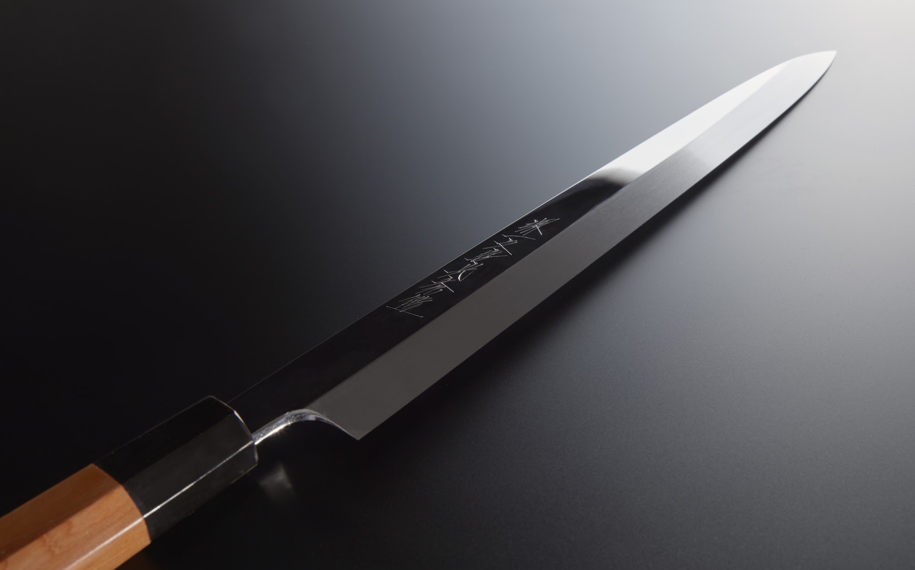 堺一文字光秀 白撰鋼本焼鏡面仕上 ふぐ引き包丁 鞘付き