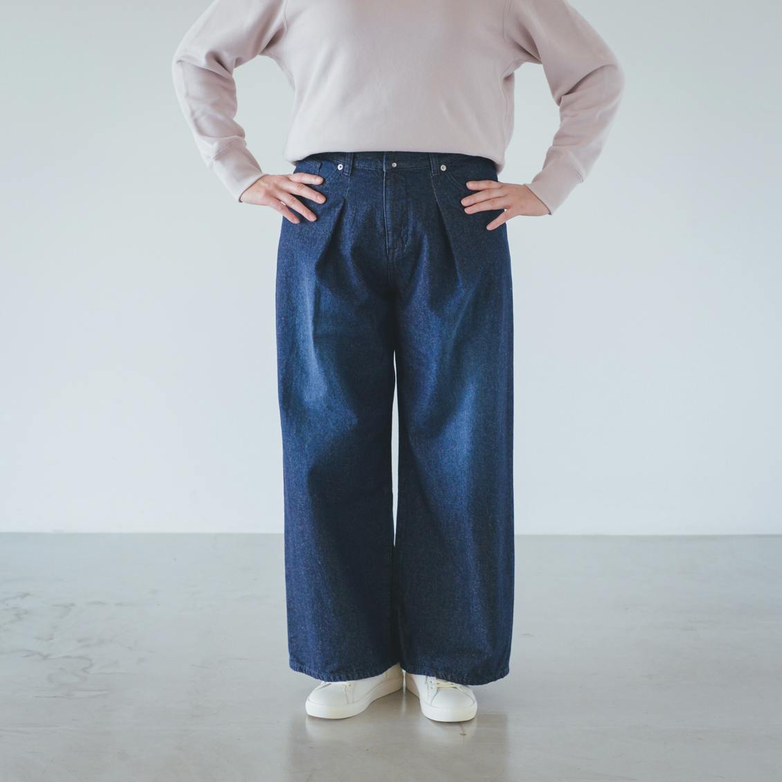 着用レビュー】当店ロングセラーのワイドデニムを6名が試着しました