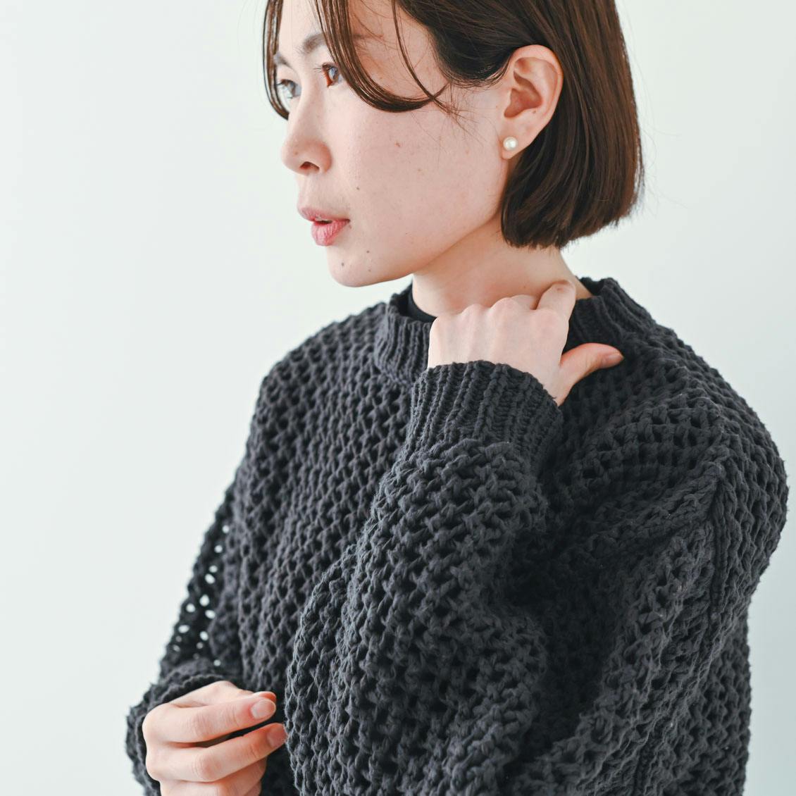 着用レビュー】LIYOCAの「メッシュ編みの春ニット」をスタッフ4名が着