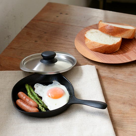 柳宗理/南部鉄器ミニパン16cm（ステンレスふた付） - 北欧、暮らしの道具店