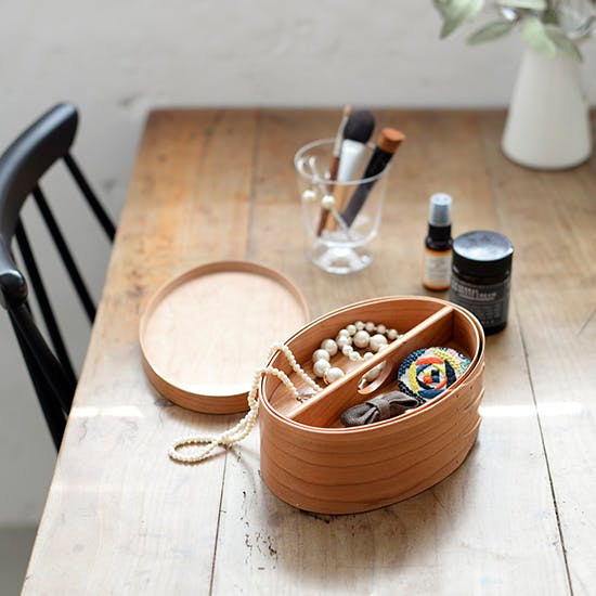 新商品】1つで2役のアクセサリーボックス。熟練の技術が宿る、木の