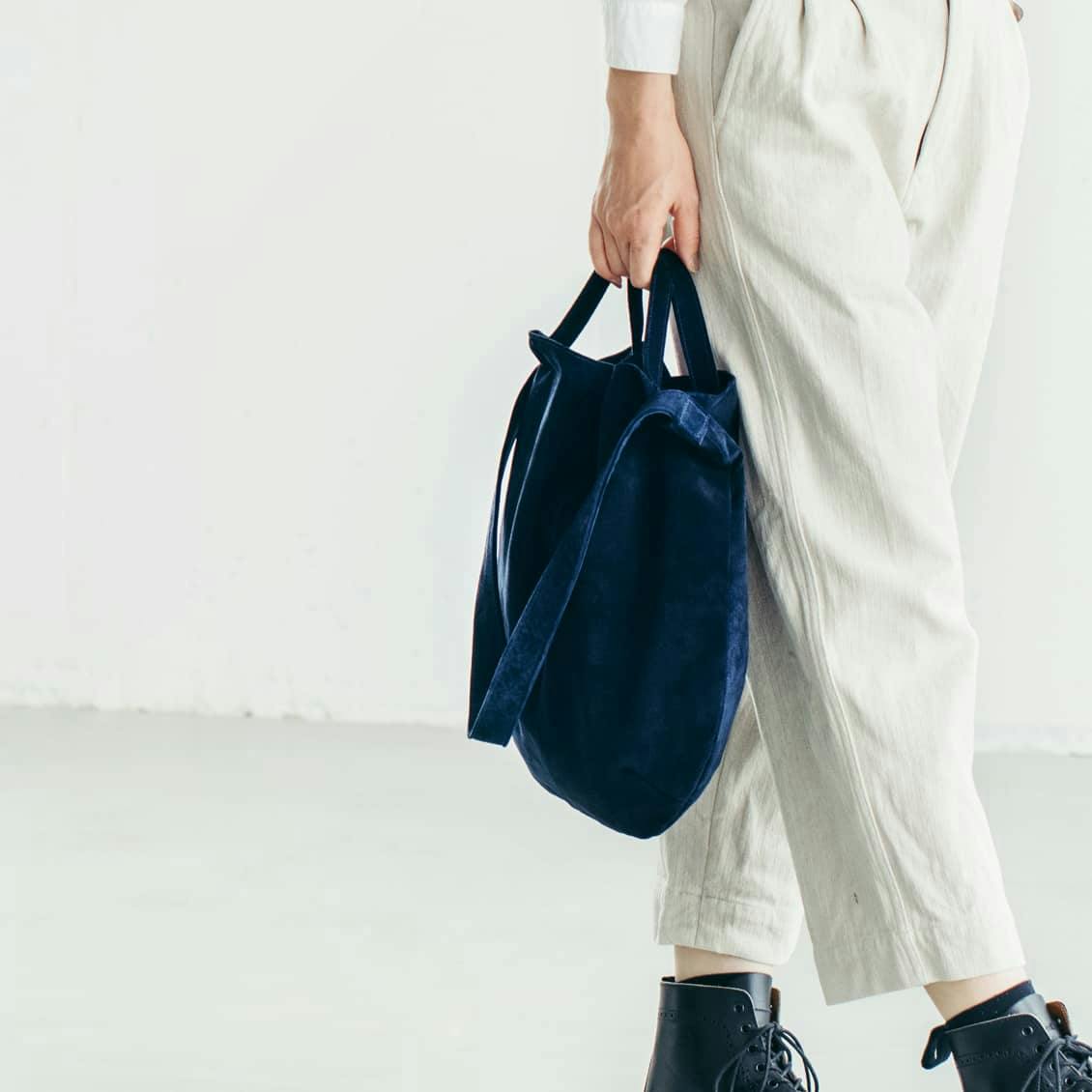 雨の日にもお気に入りを」撥水スエードの2WAYトートバッグ - 北欧