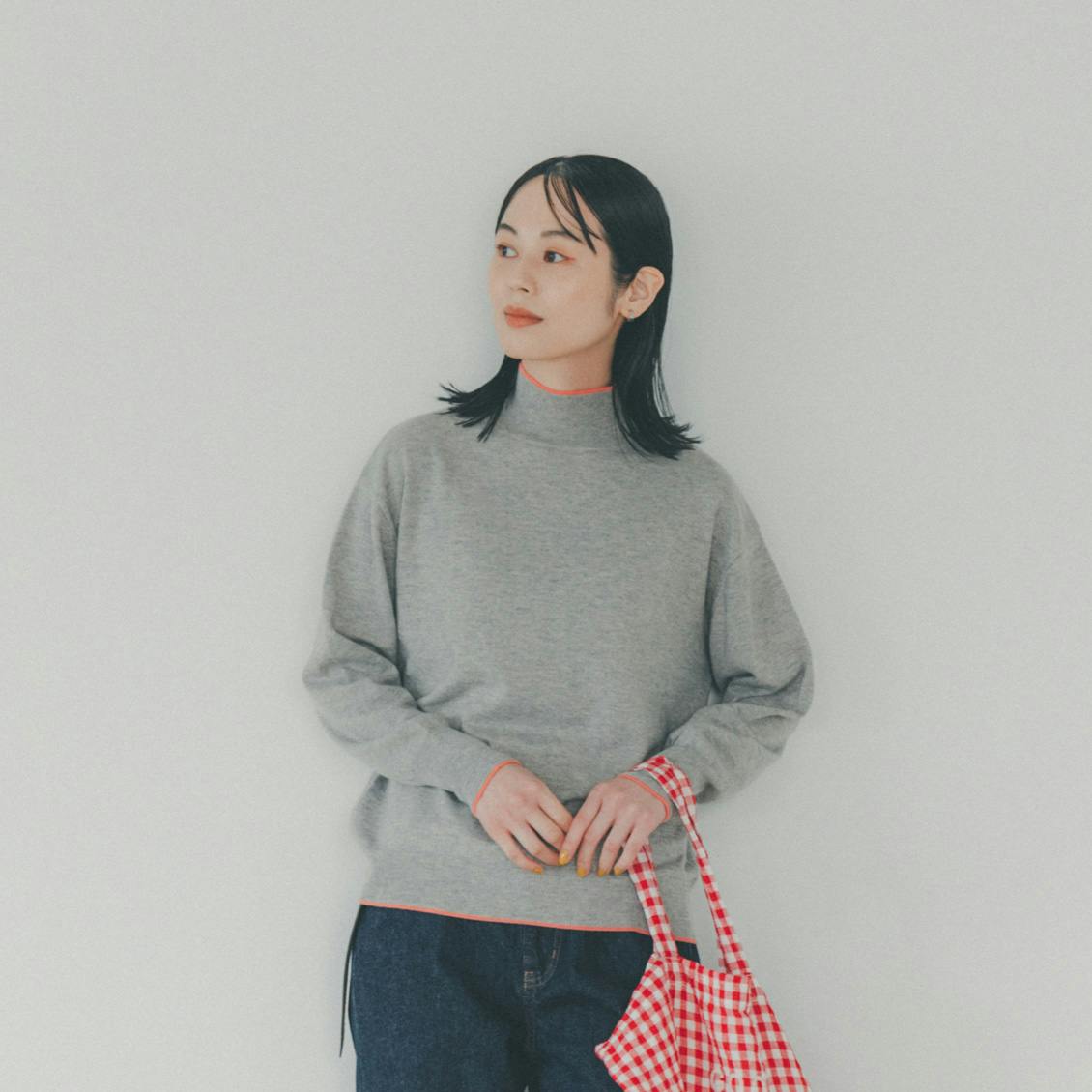 ときめきを、ひとさじ」差し色ラインのハイネックニット - 北欧