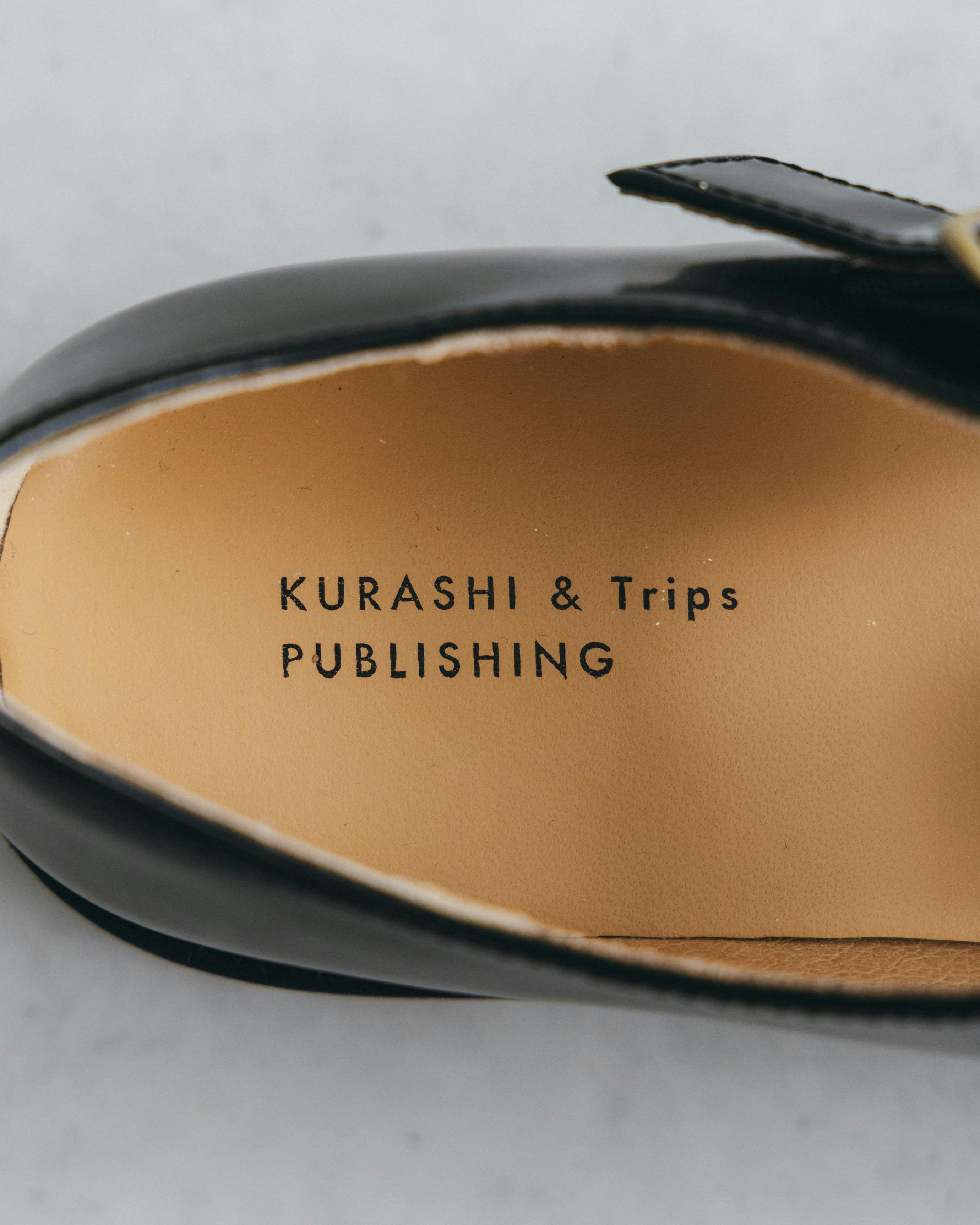 つま先踊る、大人の相棒」こだわりソールのTストラップシューズ / 牛革