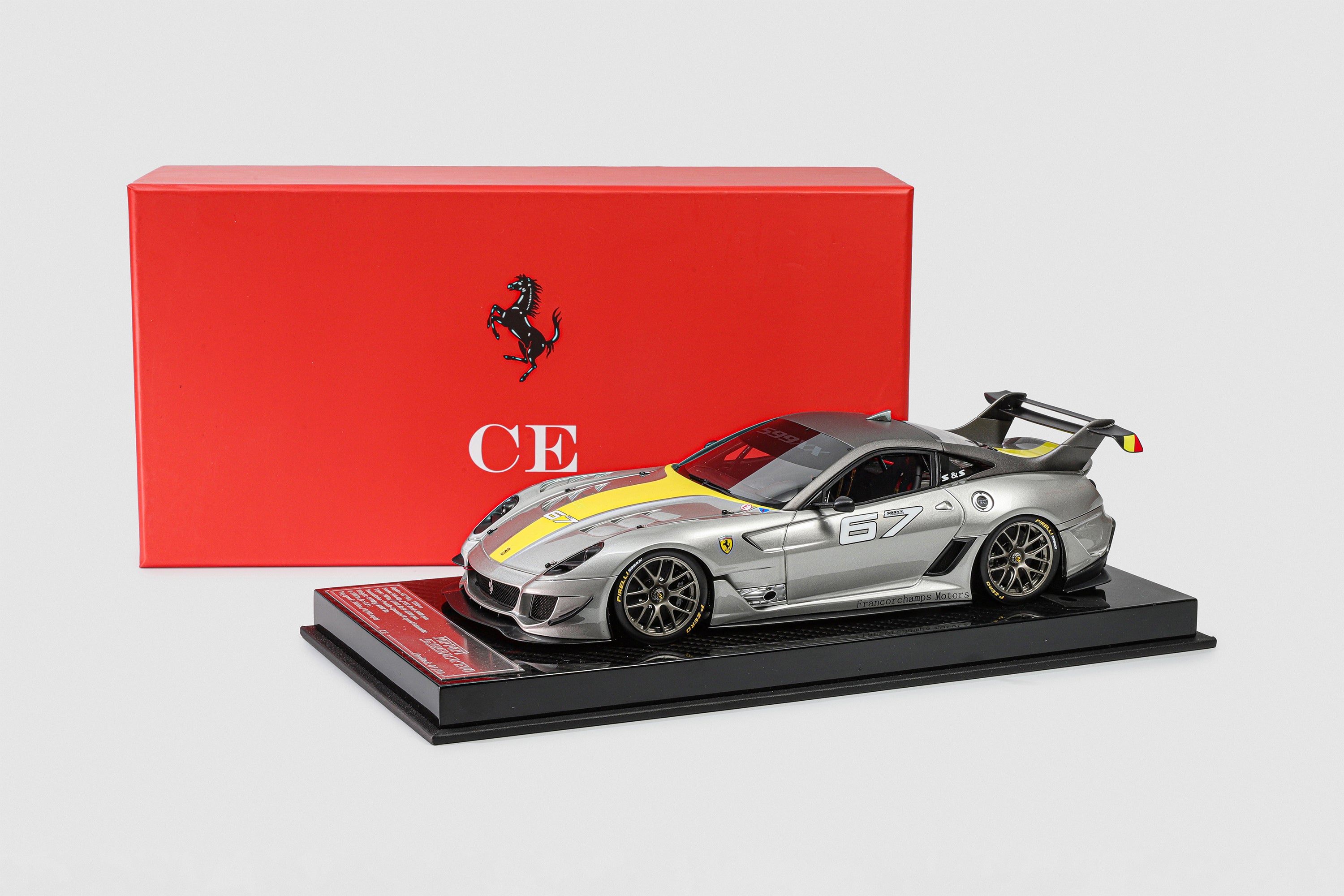 Preorder] MR Collection 1:18 Lamborghini Huracan Sterrato (Giallo