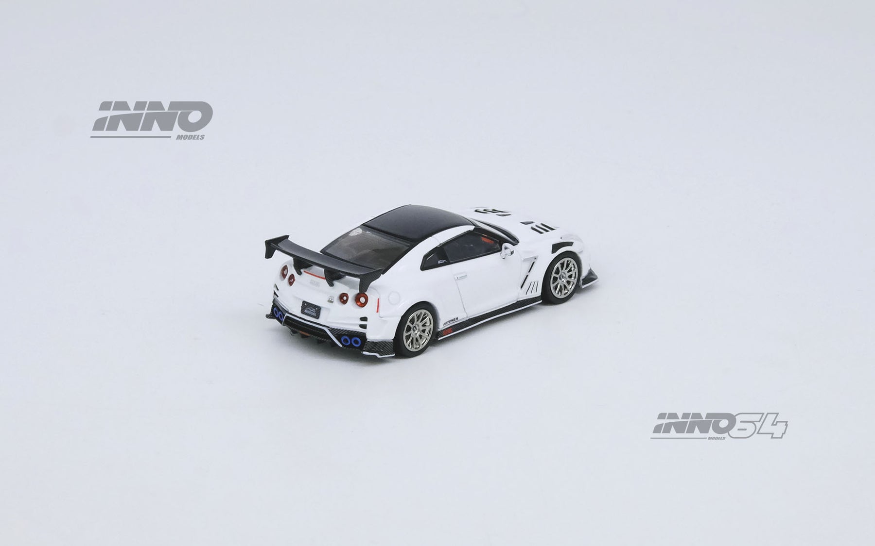 Inno64 1:64 NISSAN GT-R (R35) 