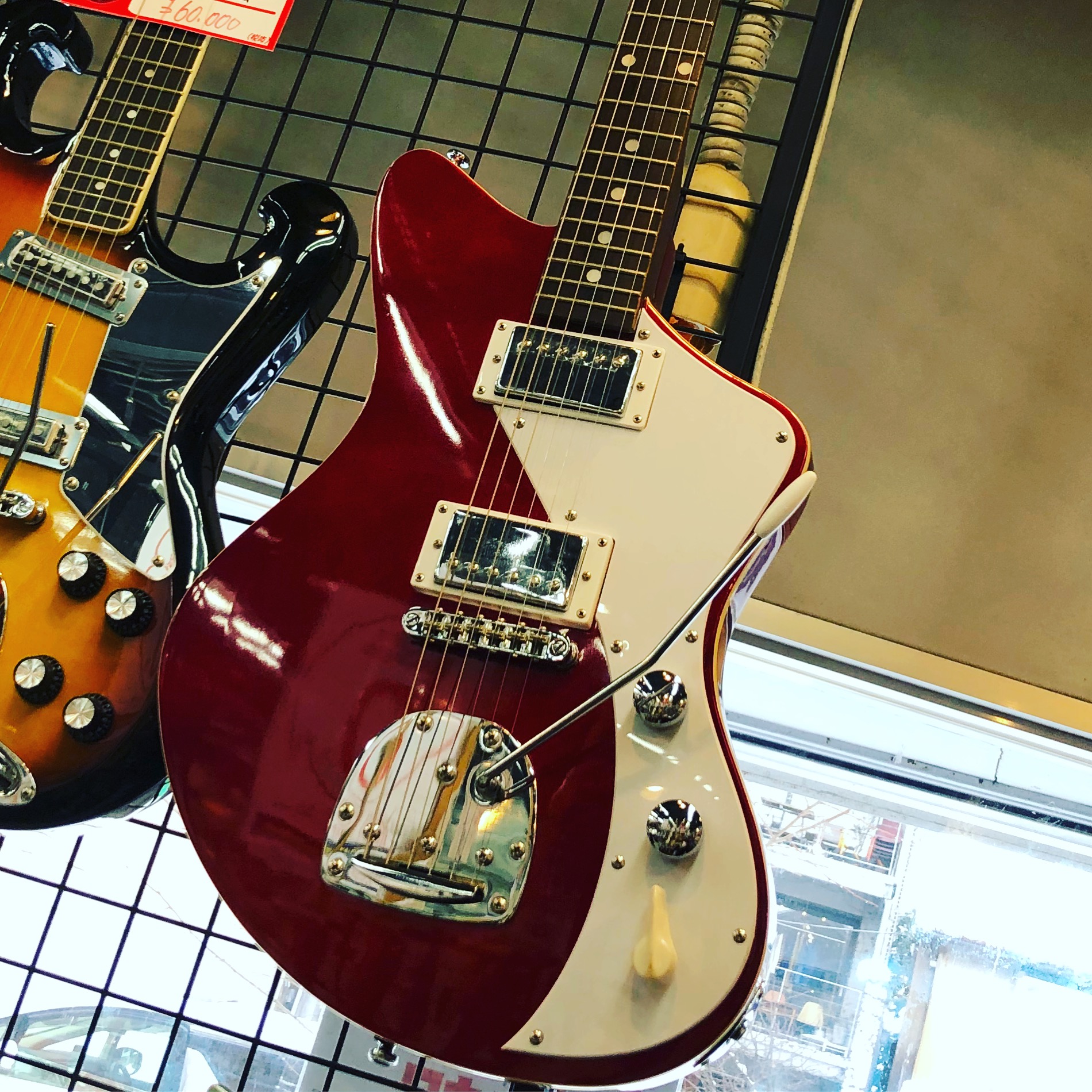 ビザールギターの魅力 – HORLOGERIE（オルロジュリー）