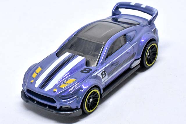 CUSTOM '15 FORD MUSTANGのレビュー！ボンネットがリーモコちゃんの