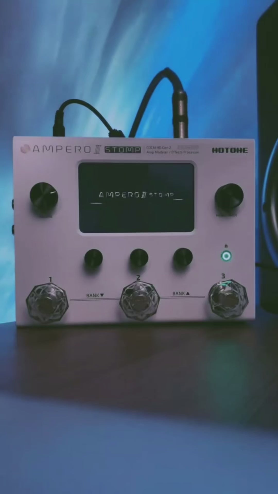 Hotone Ampero II Stomp MP-300 – Pro guitar multi-effects in